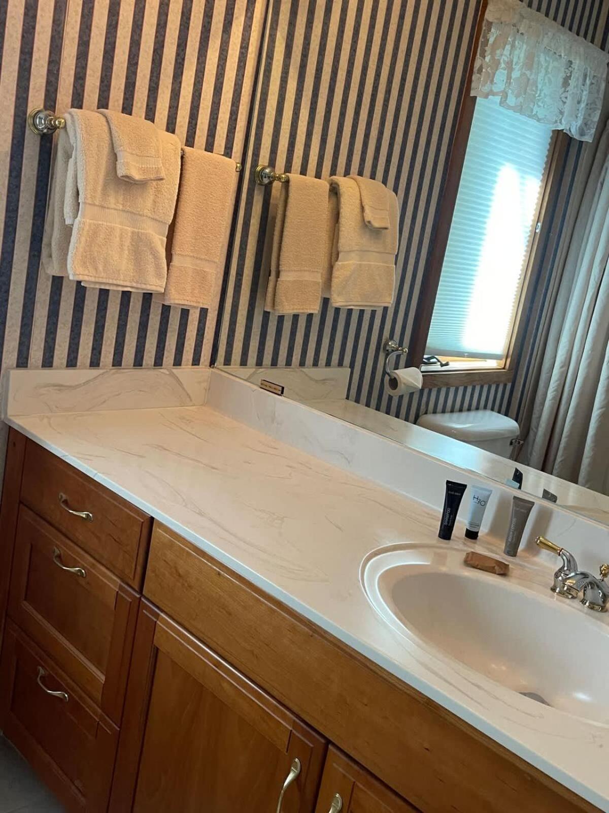 Top Floor Luxury, Sauna, Private Pool, Lake Bellaire Beach, 5 Beds, 4 Full Bath Kültér fotó