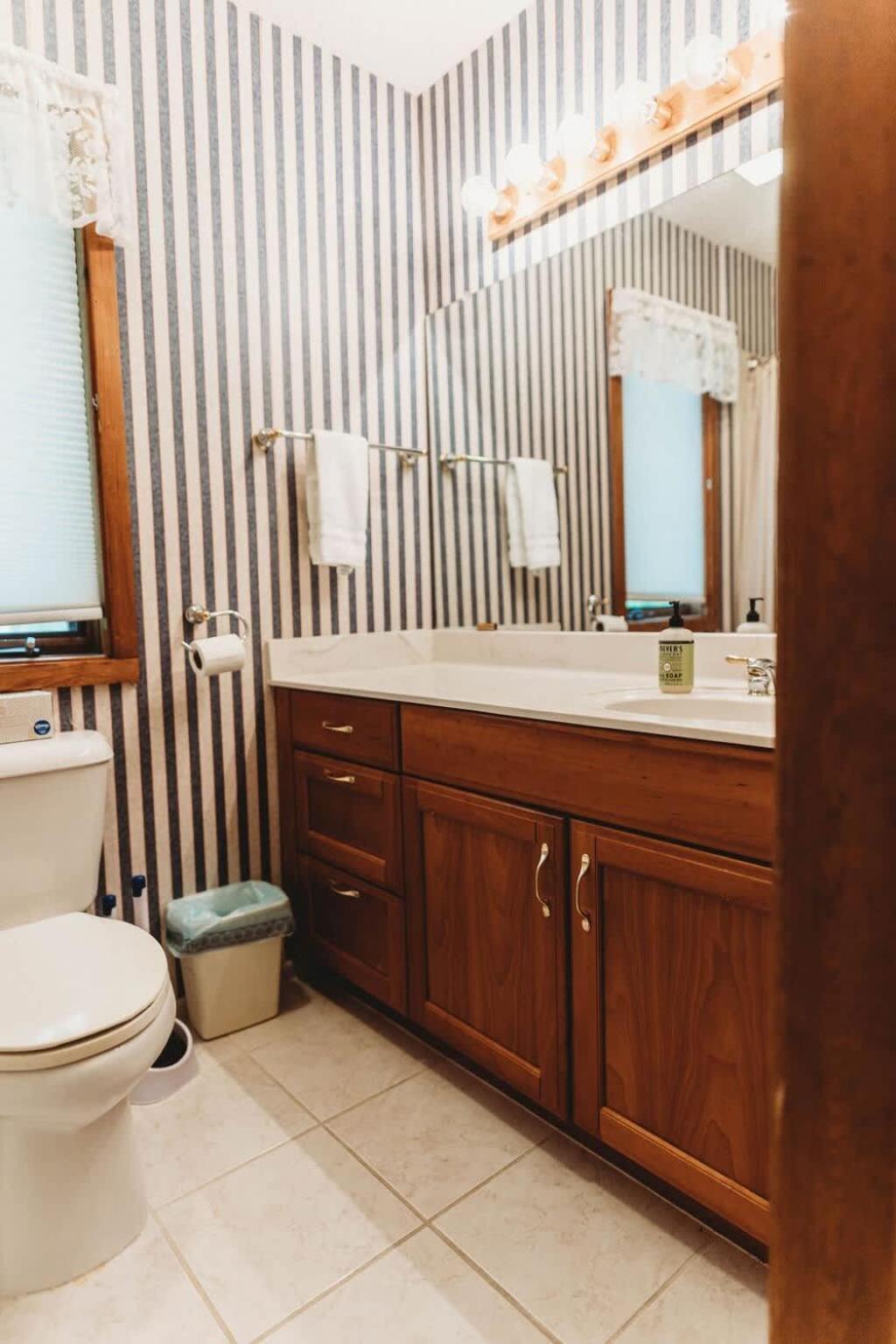 Top Floor Luxury, Sauna, Private Pool, Lake Bellaire Beach, 5 Beds, 4 Full Bath Kültér fotó