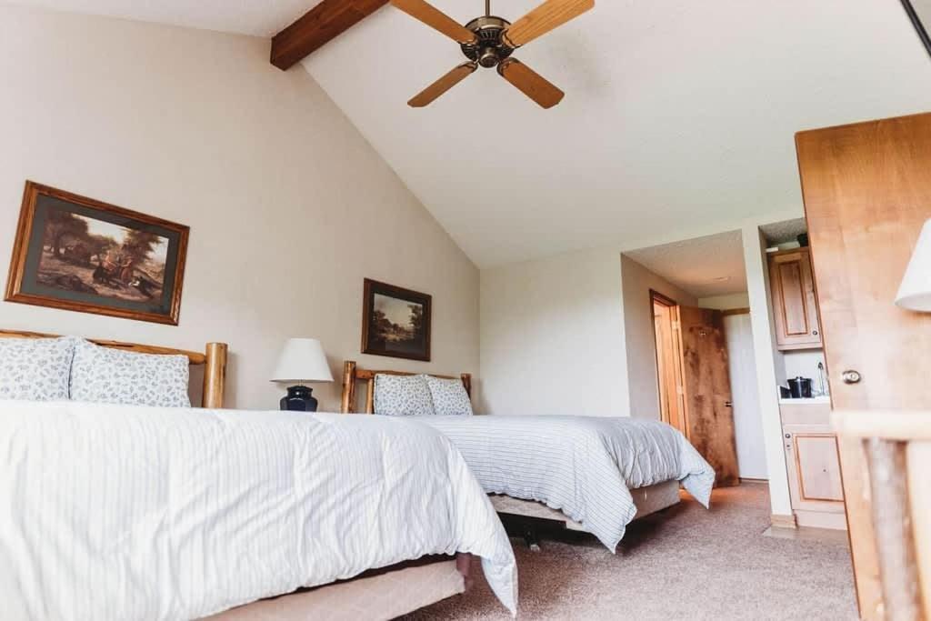 Top Floor Luxury, Sauna, Private Pool, Lake Bellaire Beach, 5 Beds, 4 Full Bath Kültér fotó