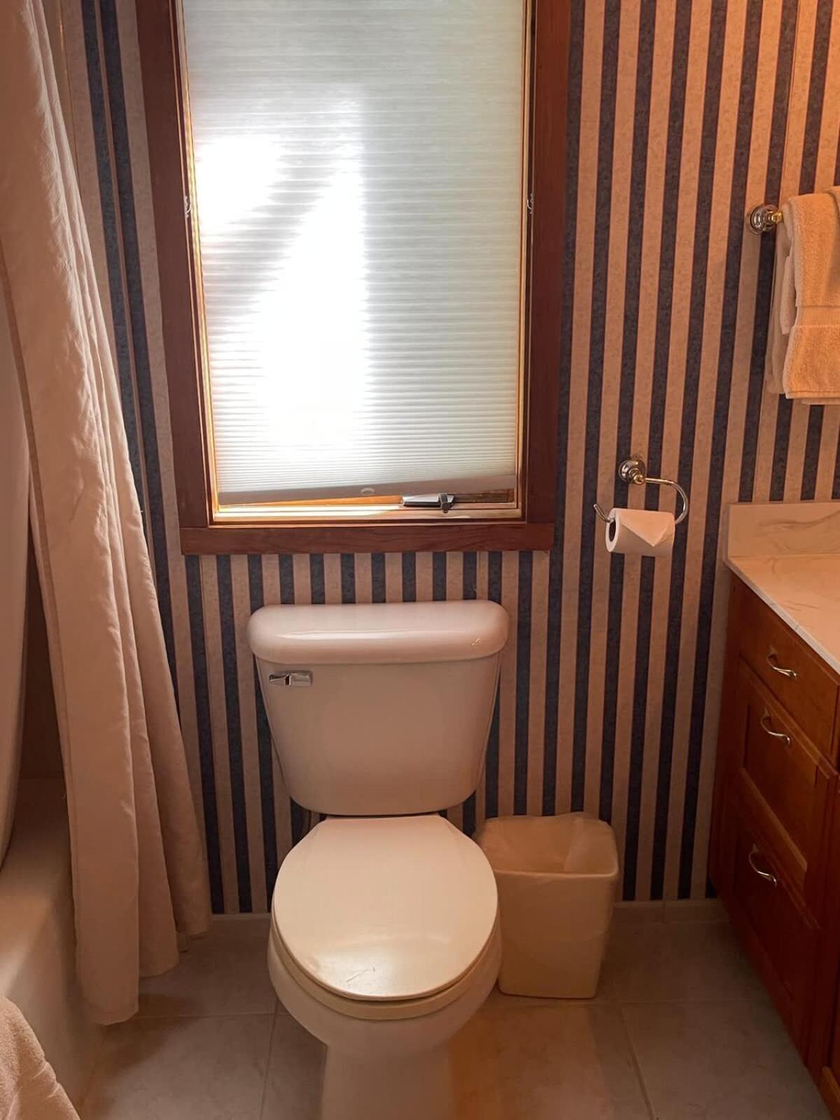 Top Floor Luxury, Sauna, Private Pool, Lake Bellaire Beach, 5 Beds, 4 Full Bath Kültér fotó
