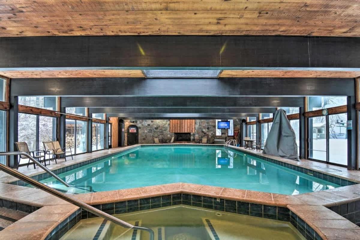 Top Floor Luxury, Sauna, Private Pool, Lake Bellaire Beach, 5 Beds, 4 Full Bath Kültér fotó