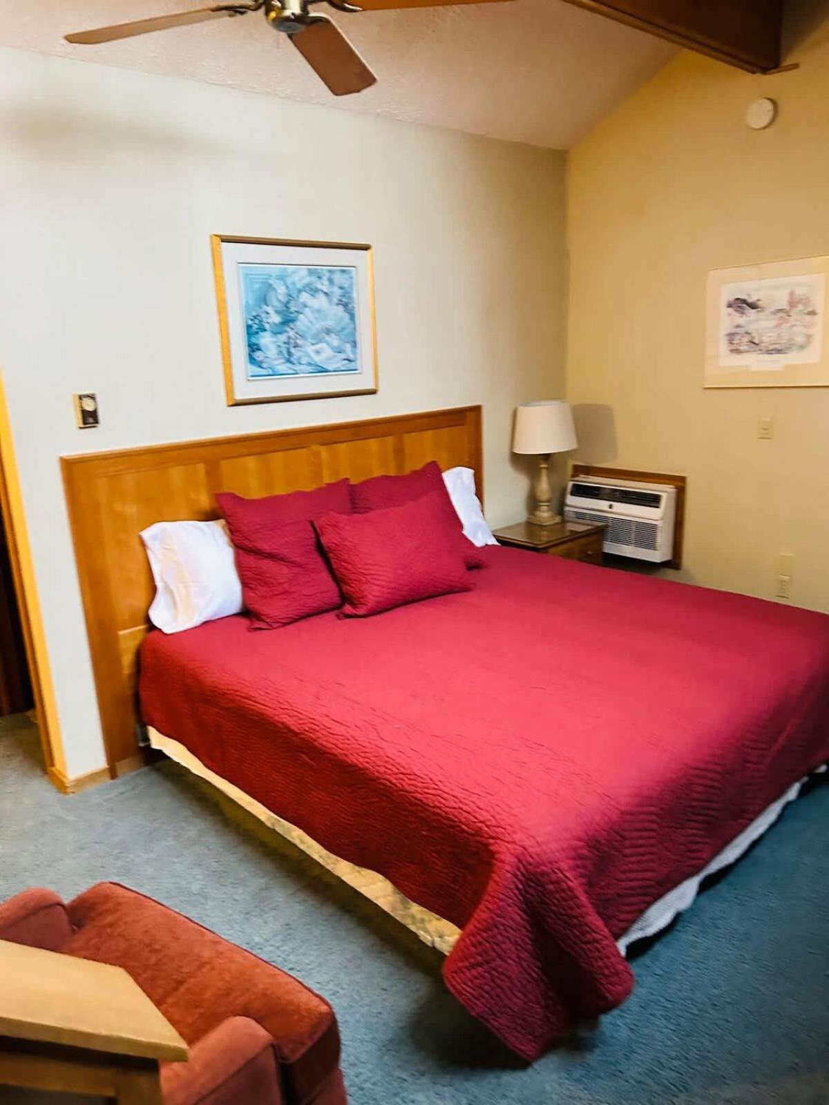 Top Floor Luxury, Sauna, Private Pool, Lake Bellaire Beach, 5 Beds, 4 Full Bath Kültér fotó