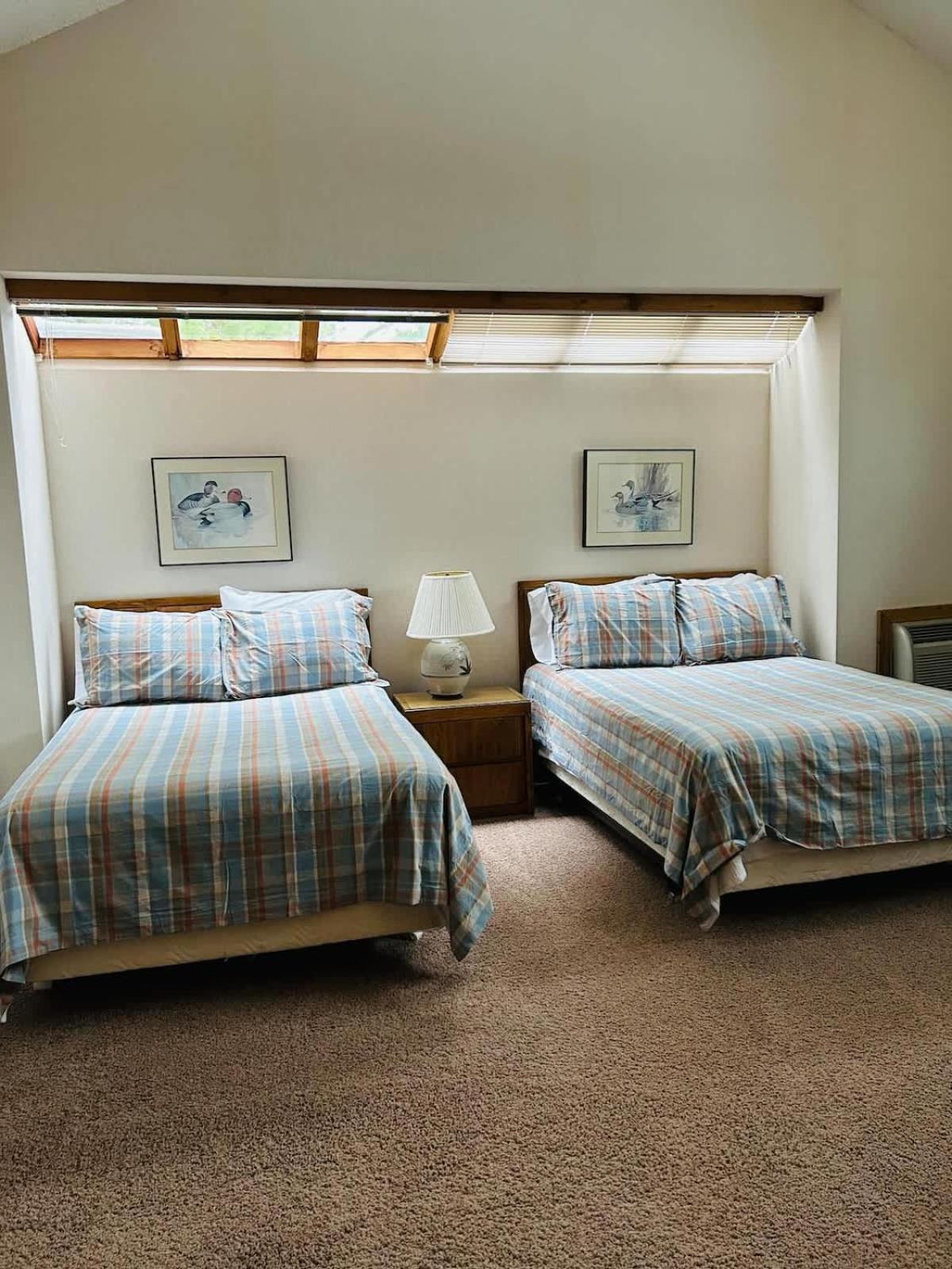 Top Floor Luxury, Sauna, Private Pool, Lake Bellaire Beach, 5 Beds, 4 Full Bath Kültér fotó