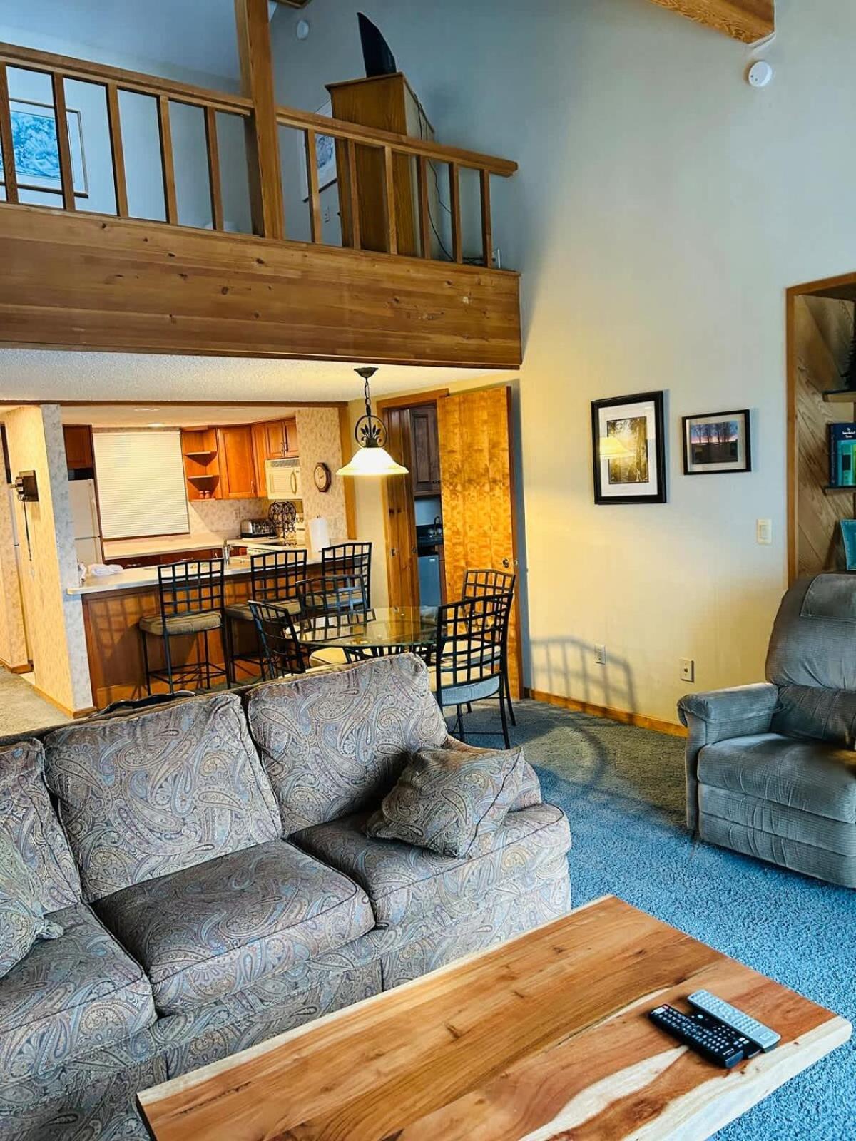 Top Floor Luxury, Sauna, Private Pool, Lake Bellaire Beach, 5 Beds, 4 Full Bath Kültér fotó