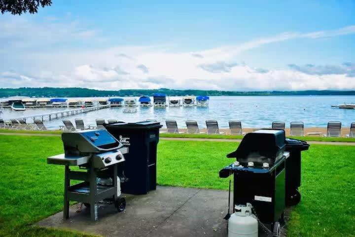 Top Floor Luxury, Sauna, Private Pool, Lake Bellaire Beach, 5 Beds, 4 Full Bath Kültér fotó