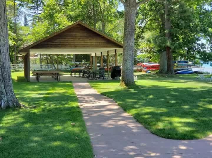 Top Floor Luxury, Sauna, Private Pool, Lake Bellaire Beach, 5 Beds, 4 Full Bath Kültér fotó